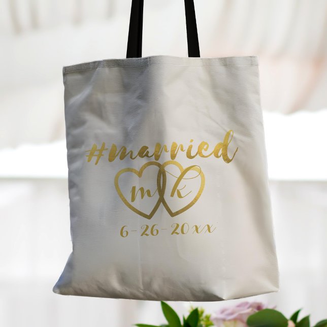 Bolso De Tela Boda del Monograma del Oro Casado (Add the married couple's initials to the gold hearts and your wedding date too)