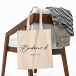 Bolso De Tela Boda Minimalista de la Moda personalizada de la da<br><div class="desc">Esta moda,  simple mochila de tote de dama de honor,  muestra su nombre bajo una elegante tipografía negra. Personalizar estos regalos elegantes y modernos de fiesta nupcial para tu boda o fiesta de soltera.</div>