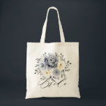 Bolso De Tela Boda Rústico de Invierno de Marfil Gris Plateado<br><div class="desc">La elegante bolsa de tote de novia de invierno florida presenta una elegante flor de color gris,  marfil y color de agua plateada con un ramo de vegetación en tonos rojizos. Comuníquese conmigo para obtener ayuda sobre la personalización o si necesita cualquier otro producto con este diseño.</div>