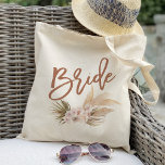 Bolso De Tela Boho Pampas Floral Bride<br><div class="desc">Mira más de 400 populares estilos de bolsas de boda de la colección de "Boda Tote Bags" de nuestra tienda. Haga clic en "Editar diseño" para que pueda realizar más personalizares. ¡Puedes cambiar el tamaño de la letra, el color de la letra y más! bolsas de boda, bolsas de tote,...</div>