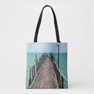 Bolso De Tela Bonito puente de madera con fondo de mar azul en S