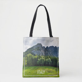 Bolso De Tela Bosque de montaña con pinos en el norte de Italia