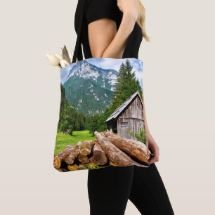Bolso De Tela Bosque en el campamento de Lumberjack en las monta