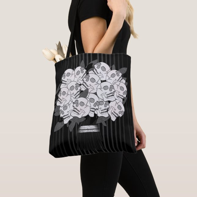 Bolso De Tela Bouquet de Rosas de cráneo negro y gótico blanco (Detalle)