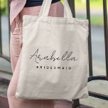 Bolso De Tela Bridesmaid | Bachelorette de escritura Minimalista<br><div class="desc">Este diseño personalizado de Bridesmaid presenta una tipografía manuscrita. Puede personalizar fácilmente el nombre y el título o agregar su mensaje personalizado. ¡El accesorio perfecto y elegante para una dama de honor o una soltera!</div>