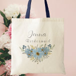 Bolso De Tela Bridesmaid Blue Botanical Floral Personalizada<br><div class="desc">Bolsa de Tote de la Camisa Botánica Floral Fantástica Personalizada. Flores polvorientas azules y blancas con escritura gris. Moderno y elegante.</div>