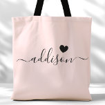 Bolso De Tela Bridesmaid guión moderno Corazón Rubor rosa<br><div class="desc">Este bolso de moda con tote cuenta con un hermoso fondo Rubor Pink decorado con un moderno tipo de letra y un delicado diseño cardíaco. El suave, elegante color y sofisticada tipografía lo convierten en un accesorio ideal para las damas de honor o para quien ame los diseños elegantes y...</div>