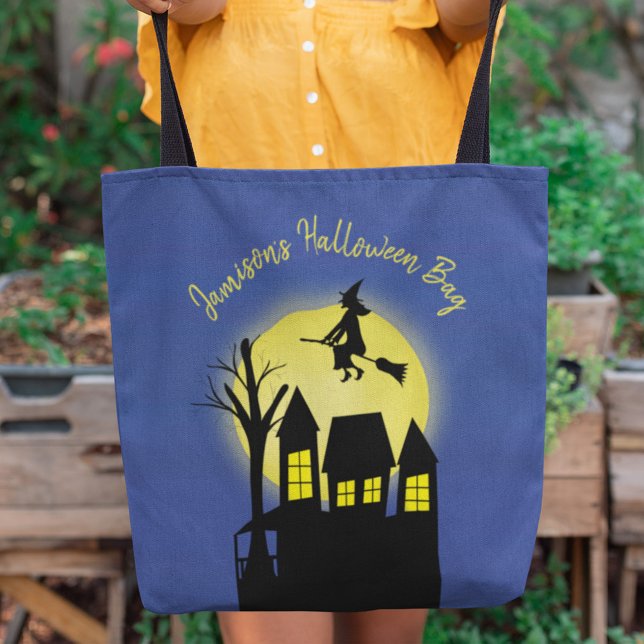 Bolso De Tela Bruja voladora espeluznante y aterradora de la lun (Spooky Halloween flying witch moonlight tote bag with classic trick-or-treat design.)