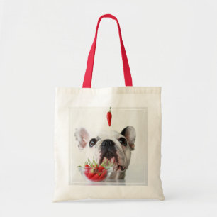 Bolso De Tela Bulldog francés que mira una pimienta roja