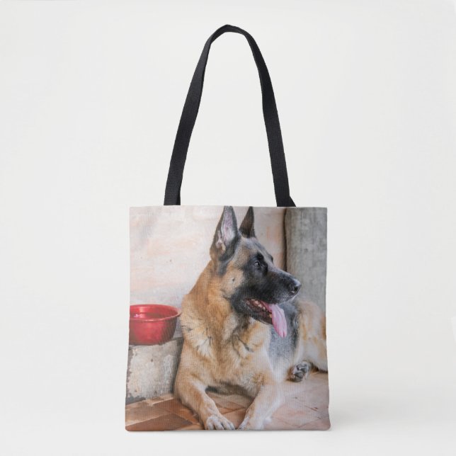 Bolso De Tela Caballo alemán descansando por cuenca acuática (Anverso)