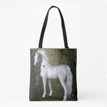 Caballo blanco en los bosques con el Tote Hummingb
