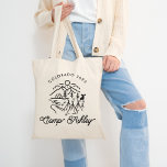 Bolso De Tela Camp Bachelorette Tote Bag<br><div class="desc">Esta bolsa de tocador con la temática de la soltera del Camp es el regalo perfecto para damas de honor y novias en un viaje de soltera por la montaña o el lago. ¡personalizar con la ubicación,  la fecha y el nombre de la novia para que sea una especie!</div>