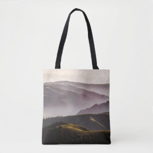 BOLSO DE TELA CAMPO GRIS VERDE Y MONTAÑAS DURANTE EL DÍA