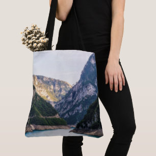 Bolso De Tela cañón del río Piva en el norte de Montenegro.