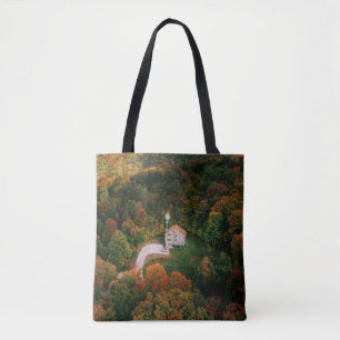 BOLSO DE TELA CASA BLANCA Y MARRÓN RODEADA DE ÁRBOLES