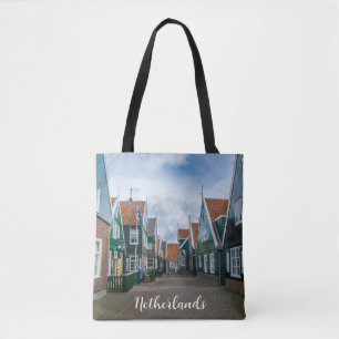 Bolso De Tela Casas tradicionales de madera en el pueblo de Mark