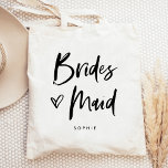 Bolso De Tela Casual Script | Regalo de Moda simple para dama de<br><div class="desc">Esta elegante y moda bolsa de regalo de la fiesta de novias presenta una tipografía de escritura negra moderna e informal que dice "dama de honor",  y un moderno corazón garabateado,  con su nombre en negrita. El regalo de boda perfecto y elegante para toda tu fiesta de bodas.</div>