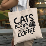 Bolso De Tela Cats Books Tipografía de café Bookworm Cita<br><div class="desc">Una tipografía cita el bolso para cualquiera a quien le gusten los gatos,  los libros y el café. ¿Quién no... ?</div>