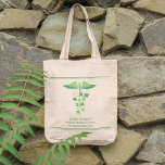 Bolso De Tela Centro de Bienestar de Medicina Holística Naturopa<br><div class="desc">Esta bolsa de médica de medicina holística personalizado para una gran inauguración de un centro de bienestar presenta un hermoso médico caduceus verde envuelto en hojas botánicas para combinar naturaleza y bienestar en un logo moderno para un naturopath. A un curandero o apoteario naturopático le encantará el aspecto natural de...</div>