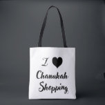 Bolso De Tela 🖤 Chanukah. Compras<br><div class="desc">¡Trae algo de diversión y capricho a tus recados de vacaciones con nuestro tote de compras I 🖤 Chanukah! Este tote ecológico presenta un diseño de tipografía audaz con colores contrastantes en blanco y negro. Es perfecto para llevar regalos, comestibles y, al mismo tiempo, difundir la alegría de Chanukah" Durable,...</div>