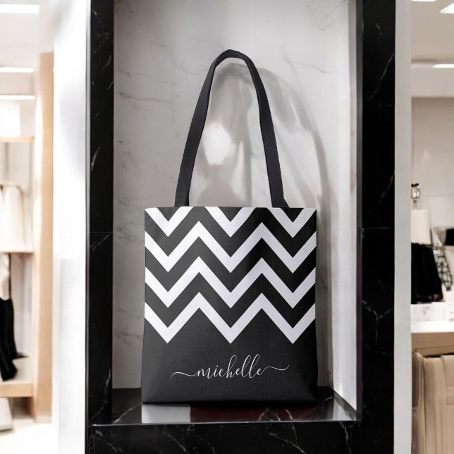 Bolso De Tela Chevrras blancas y negras con monograma (Personalize this custom tote with your name.)