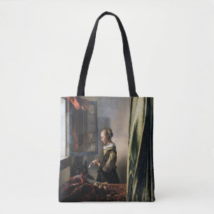 Bolso De Tela Chica leyendo una carta en una ventana abierta, ve
