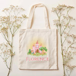 Bolso De Tela Chicas Excéntricos Castillo Princesa Rosa<br><div class="desc">Este lindo y caprichoso bolso de chicas de tote tiene un castillo encantado rosado,  con un príncipe y una princesa,  y espacio para añadir un nombre en una tipografía elegante. ¡El diseño perfecto y mágico de las niñas para cualquier niño o adulto amante de la fantasía!</div>