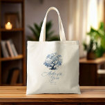 Bolso De Tela Chinoiserie Boda Tree Motif Mother Groom ID1094<br><div class="desc">Esta atractiva bolsa de tote con presupuesto fijo tiene la elegancia atemporal de una paleta clásica azul y blanca, un telón chino floreciente de árbol y la hermosa caligrafía "Madre del Groom". La colección presenta motivos sofisticados y delicados inspirados en la porcelana tradicional china, creando una estética refinada y romántica....</div>