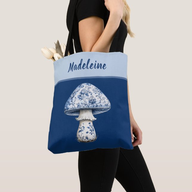 Bolso De Tela Chinoiserie Mushroom iBlue White on Navy Monogram  (Detalle)