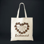 Bolso De Tela Chocolate Candy Heart Personalizado Bridesmaid Reg<br><div class="desc">La bolsa de lona de tote presenta un ilustracion original de gotas de chocolate formando un corazón, con BRIDESMAID en una fuente divertida. Simplemente personaliza con tu información de evento para un regalo único de fiesta nupcial! Este diseño también está disponible en otros productos. ¿No ves lo que estás buscando?...</div>