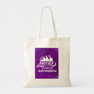 Bolso De Tela Cita de aventuras - Montañas sobre fondo morado