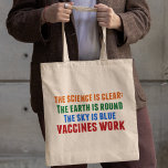 Bolso De Tela Cita de la ciencia de la vacunación para el trabaj<br><div class="desc">Hillary Clinton cita la vacunación: la ciencia es clara: la tierra es redonda, el cielo es azul, las vacunas funcionan. Bolsa de tetas colorida para concienciar a la población sobre los brotes de sarampión y la pandemia de Covid. Por favor, vacunen a sus hijos para prevenir la propagación de enfermedades...</div>