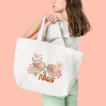 Bolso De Tela Cita retro de margarita, arcoiris y mariposas<br><div class="desc">Este diseño con la cita "Eres mágico" y un gráfico retro con arcos de colores, flores silvestres y mariposas es la manera perfecta de expresar tu personalidad única y positiva. El diseño retro gráfico presenta un arcoíris vibrante, rodeado por una hermosa variedad de flores silvestres y mariposas, recordando la belleza...</div>