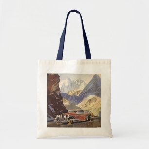 Bolso De Tela Coche antiguo en carretera de montaña en invierno 