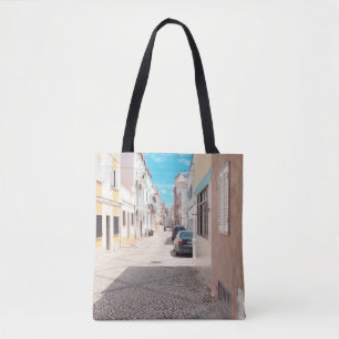 BOLSO DE TELA COCHE NEGRO APARCADO AL AIRE LIBRE