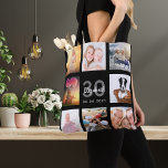 Bolso De Tela Collage de fotos de personalizado de 30 años mujer<br><div class="desc">Un regalo único para el 30 cumpleaños de una mujer, celebrando su vida con un collage de 8 fotos, fotos propias. Personalice y añada su nombre, edad 30 y fecha. Un fondo negro de moda. Letras y números grises y blancos. El nombre está escrito con una escritura de estilo con...</div>