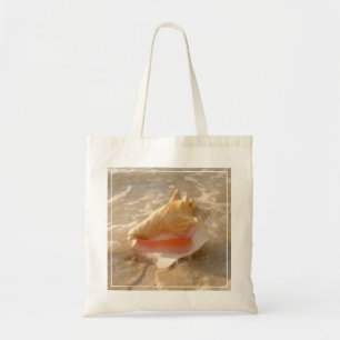 Bolso De Tela Concha Shell en arena en la playa tropical