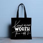 Bolso De Tela Conozca su Valiosa Inspiradora Cita Motivacional<br><div class="desc">Know Your Worth Inspirador Motivational Quote Tote Bags (Conoce tu valor y agrega impuestos) presenta un guión blanco moderno de caligrafía con el gracioso refrán positivo de "Conoce tu valor". Diseñado por Evco Studio www.zazzle.com/store/evcostudio</div>