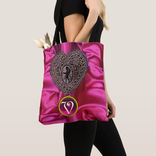 Bolso De Tela CORAZÓN DE ENCAJE CUPIDO NEGRO ROSA FUCsia MONOGRA (Detalle)