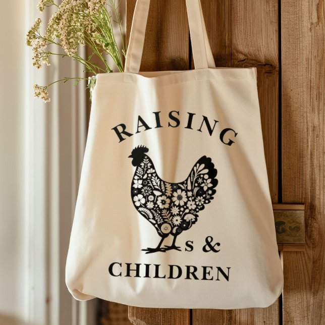 Bolso De Tela Criando gallinas en una granja casera divertida (Raising chickens and children tote bag.)