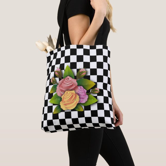 Bolso De Tela Cuadrados Blanco Y Negro Y Rosas (Detalle)