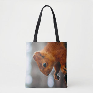BOLSO DE TELA CUADRÍCULA EN TRUNK DE ÁRBOL