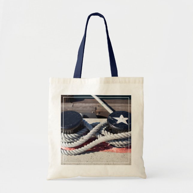 Bolso De Tela Cuerda atada a dos bolardos (Frente)