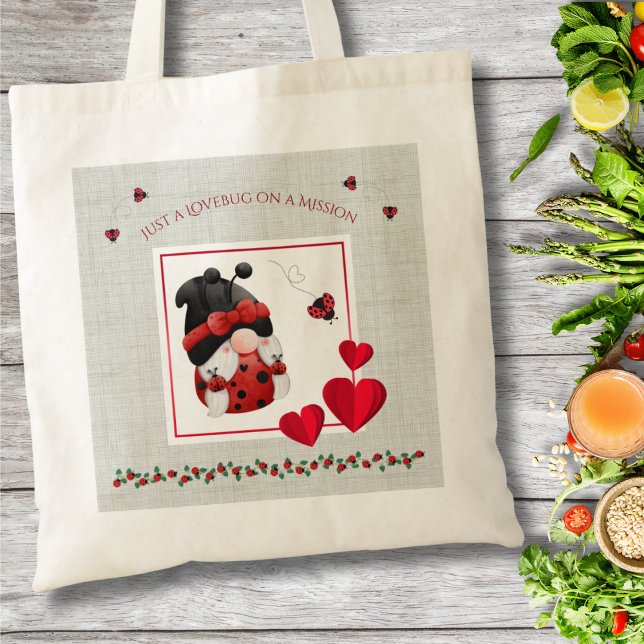 Bolso De Tela Cute Lovebug on a Mission Ladybug Gnome (Bring a little luck and whimsy to your day with this adorable Ladybug Gnome Tote Bag)