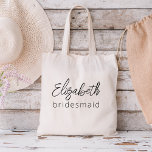 Bolso De Tela Dama de honor guion minimalista moderno despedida<br><div class="desc">Eleva tu despedida de soltera con nuestra colección "Bridesmaid Modern Minimalist Script". Esta exquisita línea de productos encarna la elegancia contemporánea y el estilo atemporal,  perfecto para celebrar tus próximas nupcias de manera moderna y sofisticada.</div>