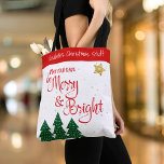 Bolso De Tela Días Ser Árboles Brillantes Nombre Personalizado G<br><div class="desc">"Que tus días sean alegres y brillantes". Un ilustracion lúdico de una tipografía de escritura roja y árboles verdes, contra estrellas purpurinas de oro y una banda roja, te ayuda a inaugurar Navidades y Año Nuevo. Siente el calor y la alegría de la temporada de vacaciones cada vez que uses...</div>