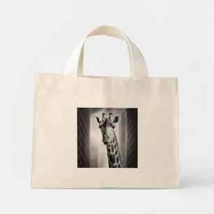 Bolso De Tela Diminuto Giraffe en un paisaje urbano