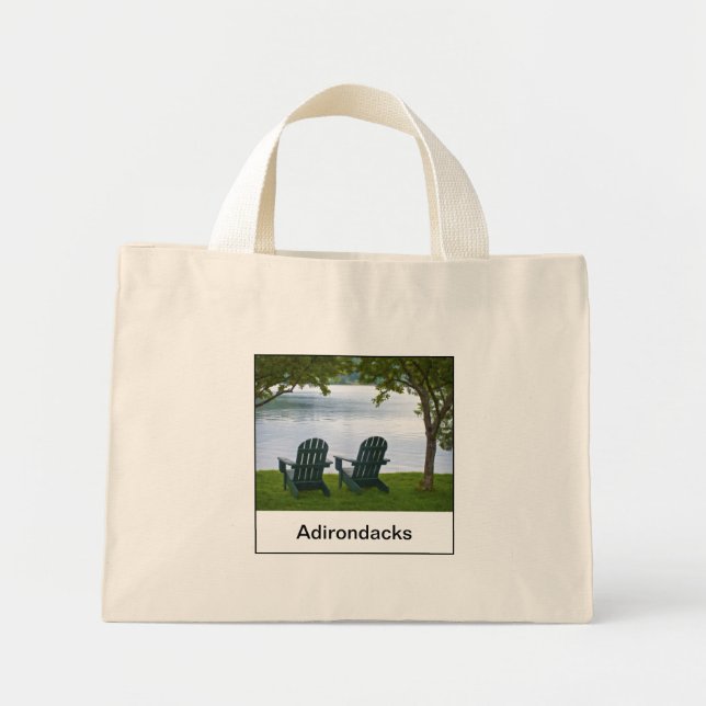 Bolso De Tela Diminuto Sillas de Adirondack vacías frente a un lago en NY (Frente)