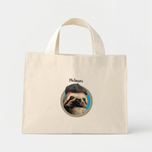 Bolso De Tela Diminuto Sloth (en Baker Boy gorra)