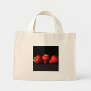 Bolso De Tela Diminuto Tres Fresas En El Tcna Negro